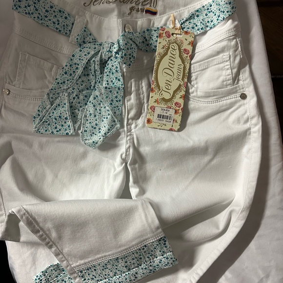 Capri Jeans - Picture 1 of 8